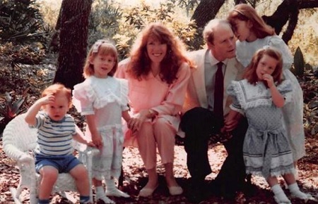 Ron Howard and Cheryl Alley along with their kids